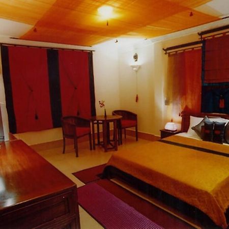 פנום פן Red Hibiscus Hotel מראה חיצוני תמונה
