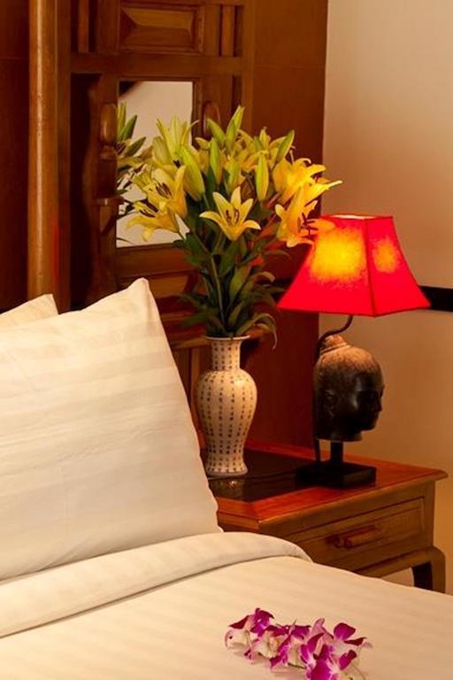 פנום פן Red Hibiscus Hotel מראה חיצוני תמונה