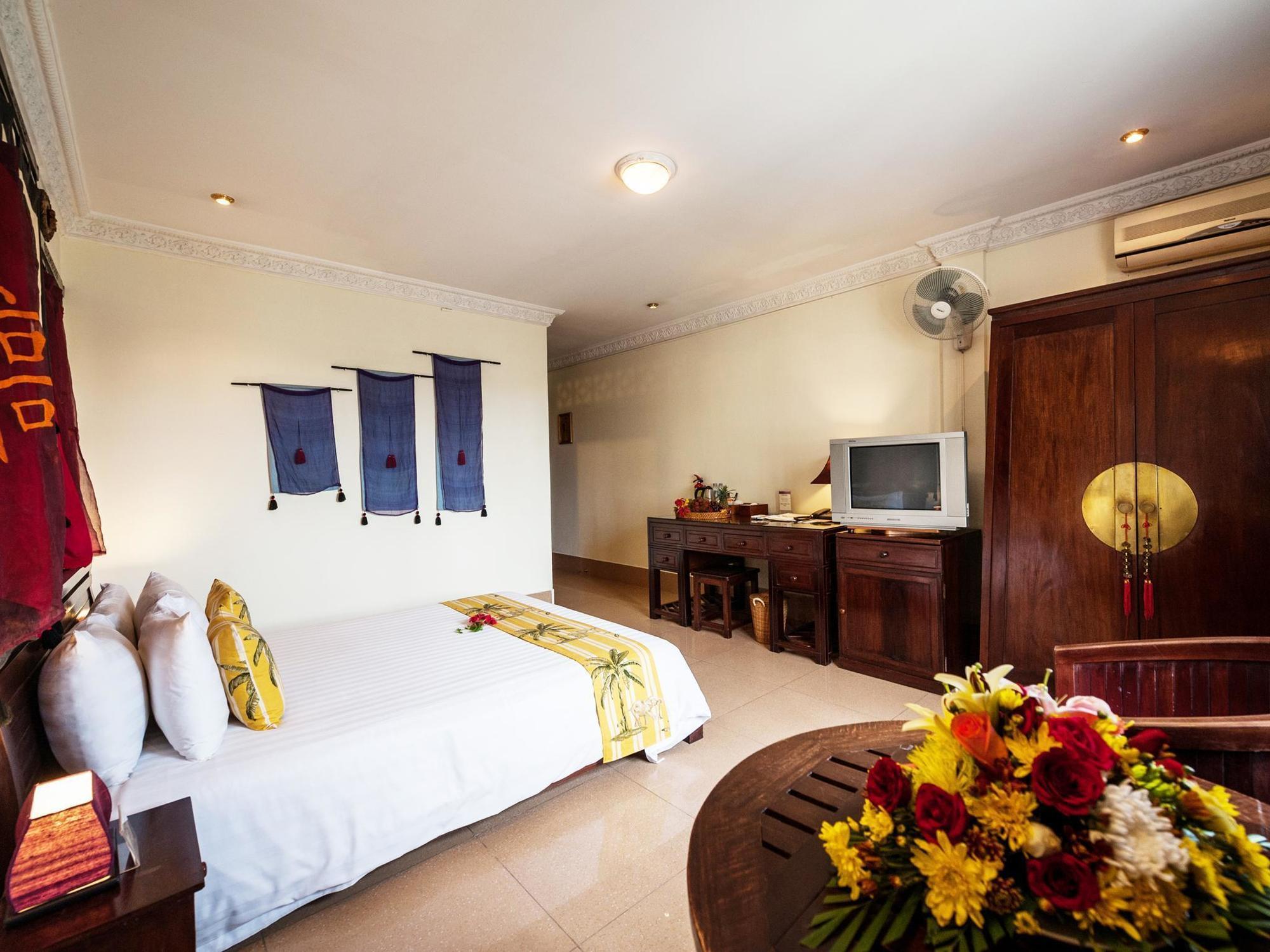 פנום פן Red Hibiscus Hotel מראה חיצוני תמונה