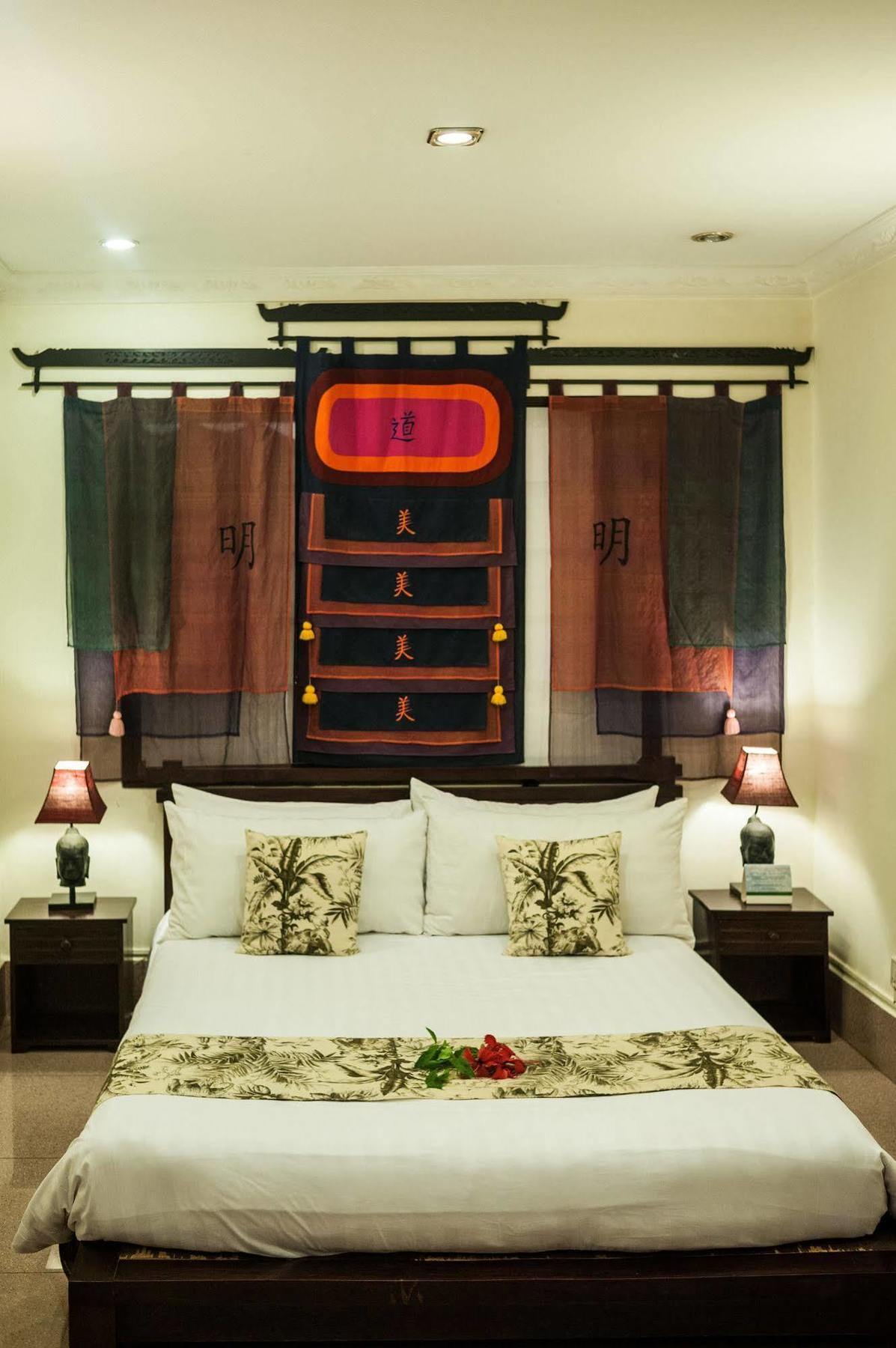 פנום פן Red Hibiscus Hotel מראה חיצוני תמונה