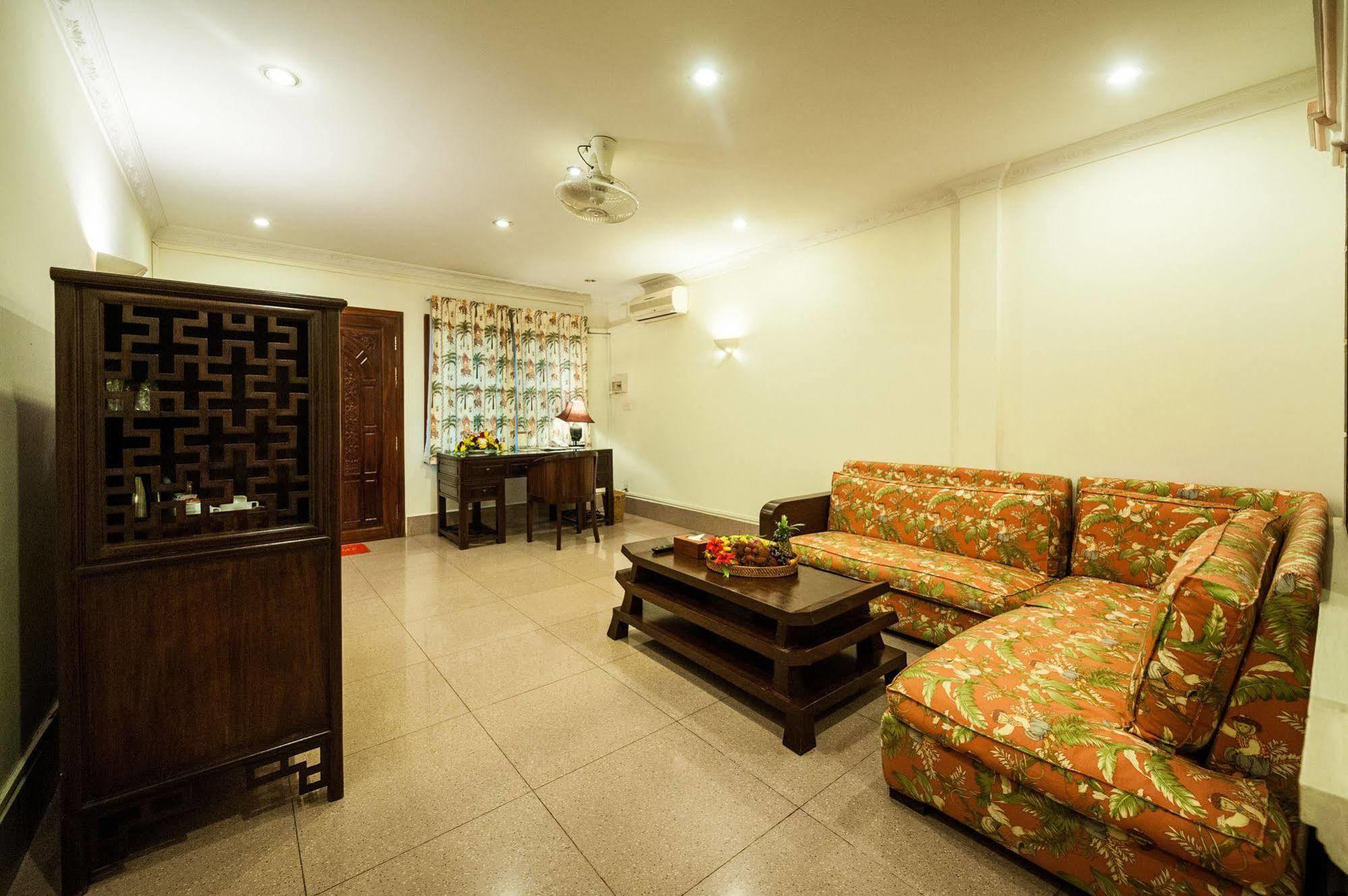פנום פן Red Hibiscus Hotel מראה חיצוני תמונה