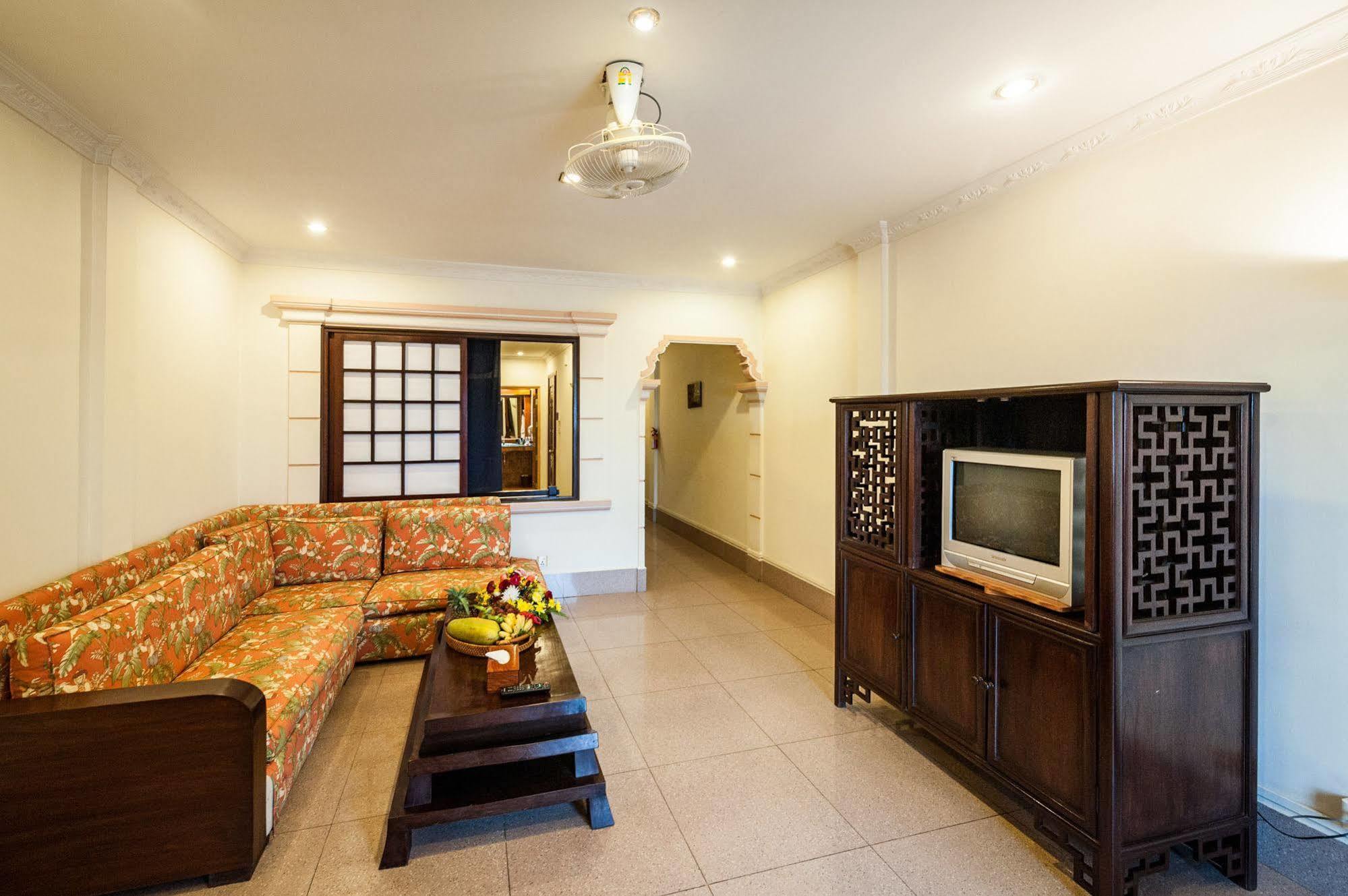 פנום פן Red Hibiscus Hotel מראה חיצוני תמונה