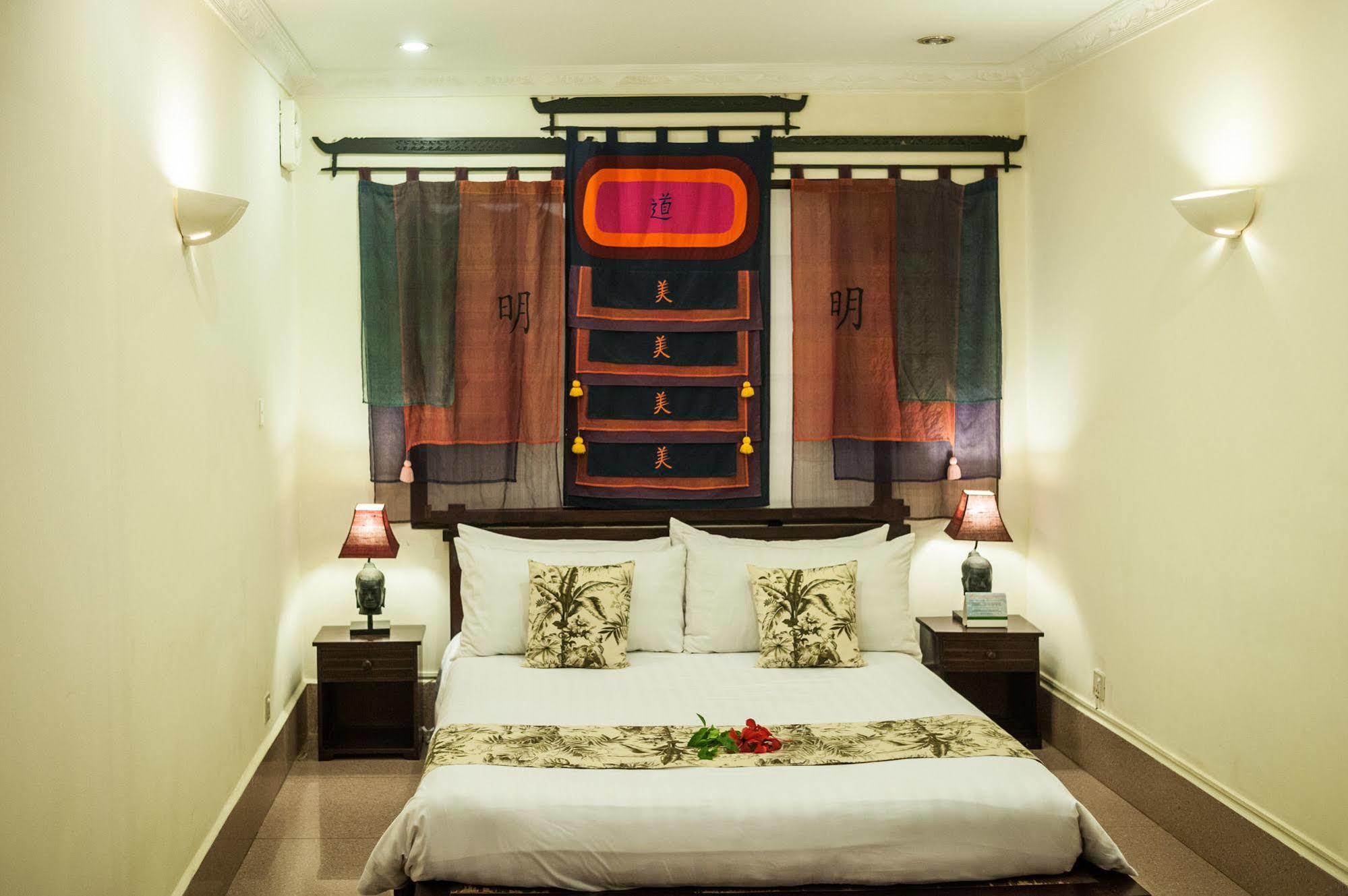פנום פן Red Hibiscus Hotel מראה חיצוני תמונה